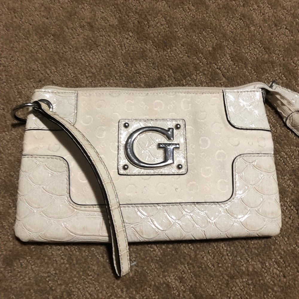 Guess clutch